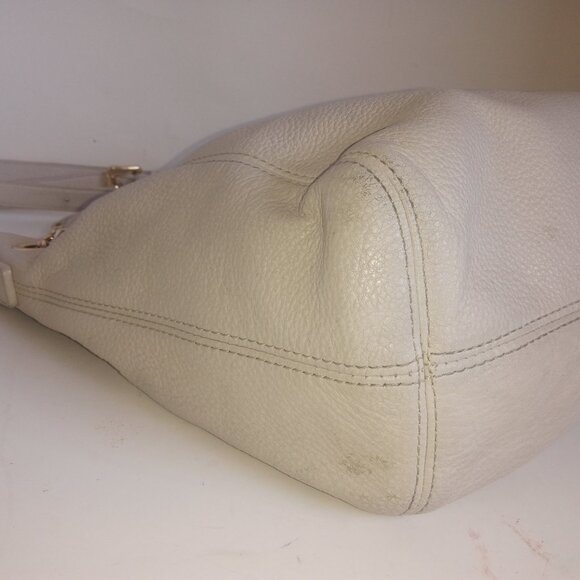 ๐๐ GIVEAWAY ๐๐Michael Kors Cream Satchel with Gold Accents - Picture 11 of 15